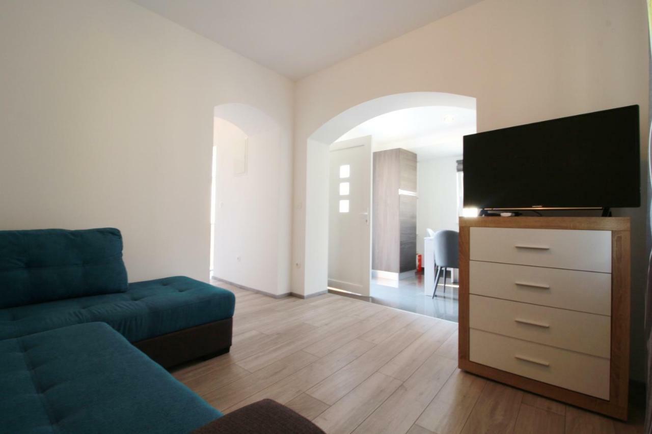 Apartment Sara With Seaview 돈제페트레케인 외부 사진